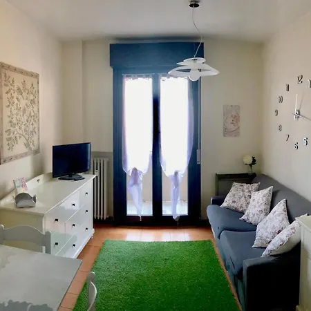 Peony Apartment, Bi-locale A Due Passi Dal Centro Di Módena
